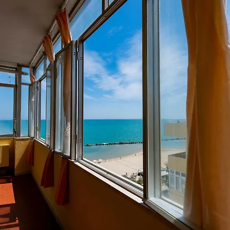 Guesthost - Sea View Europa شقة