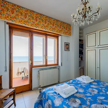 Guesthost - Sea View Europa شقة *